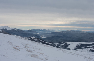 Bieszczady zimą. Widok z Połoniny Wetlińskiej.