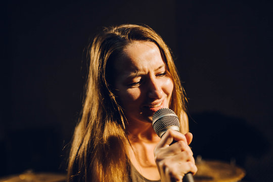 Woman singer