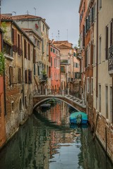 Naklejka na ściany i meble Venice Italy: Bridge over the Canal