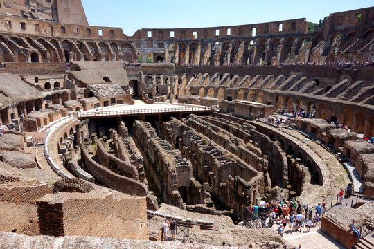 イタリア ローマ コロッセオと観光客 Italy Roma Colosseo and tourist