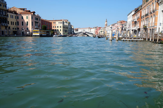 イタリア ベネチア ゴンドラから見る街並み Itary Venice A view from the gondola
