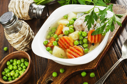 Chicken soup with green peas