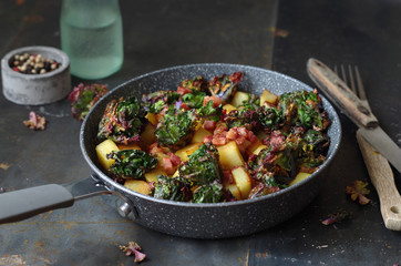 Flower Sprouts (Kohlröschen) - Kartoffelpfanne mit Speck