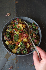 Flower Sprouts (Kohlröschen) - Kartoffelpfanne mit Speck