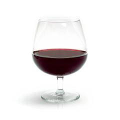 Verre de vin rouge sur fond blanc