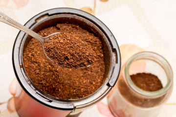 coffee, ground in a coffee grinder, be filled upinto a jar with a spoon