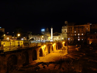 Fototapeta na wymiar rome de nuit
