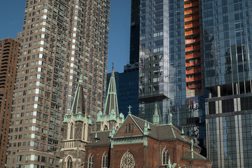 Fototapeta na wymiar Old and new buildings in New York