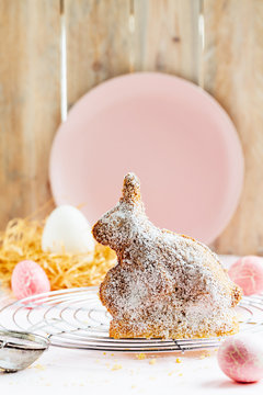 Gebackener Osterhase mti Puderzucker