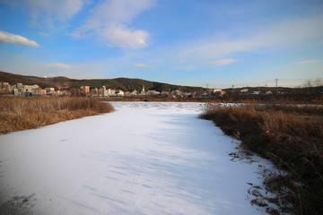 Fototapeta na wymiar frozen river