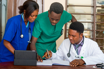 doctor explaining the work to his teammates.