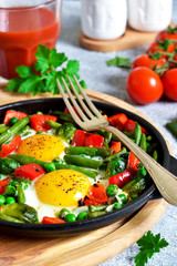 Morning breakfast! Eggs with asparagus, green peas and pepper! Good morning!