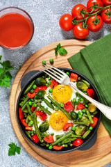 Morning breakfast! Eggs with asparagus, green peas and pepper! Good morning!