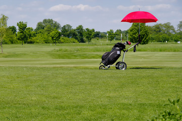 Golfcaddy auf dem Golfplatz