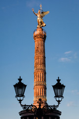 Fototapeta na wymiar Berlin Victory Column at sunset
