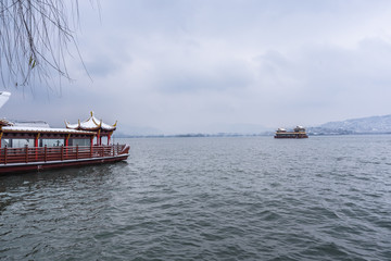 Obraz premium hangzhou west lake in winter cover with snow