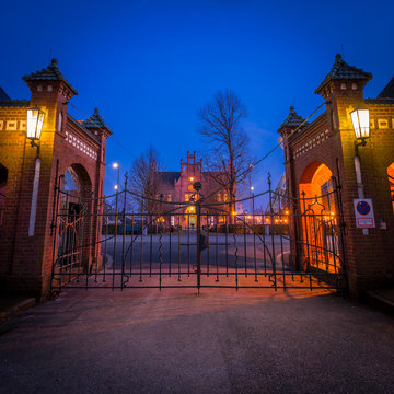 Eingang Zeche am Abend