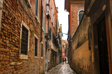 Fototapeta na wymiar Venetian street in rain, Italy