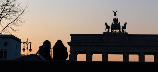brandenburg gate berlin germany people sundown © Tobias Arhelger
