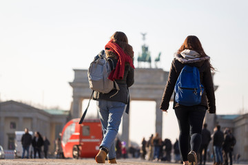 people at brandenburg gate berlin germany © Tobias Arhelger
