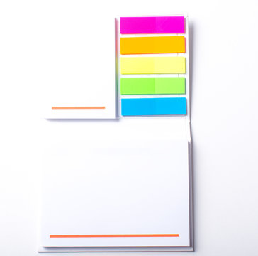 Postit Zettel auf wei&szlig;en Hintergrund