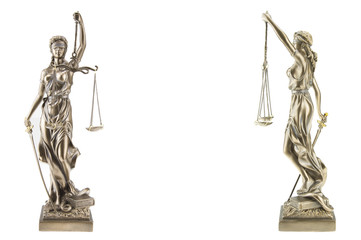 Justitia Statuen in verschiedenen Positionen freigestellt vor weißem Hintergrund