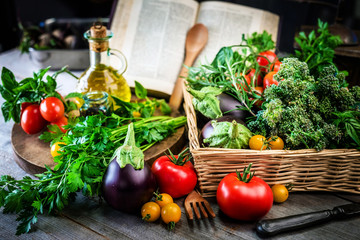  Ingredients and Cookbook