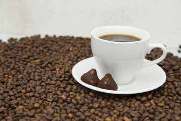 Coffee cup and coffee beans on wooden background