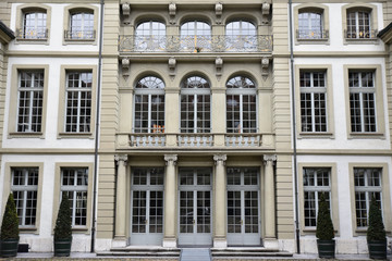 Fototapeta na wymiar Palais baroque à Berne en Suisse