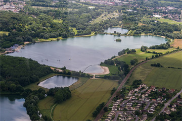 vue a&eacute;rienne d'un lac pr&egrave;s de Beauvais dans l'Oise en France