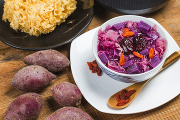Tremella purple sweet potato soup?Red date, Lycium barbarum