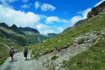 Fototapeta na wymiar Austrian Alps-view on the path with tourists in valley Ochsental