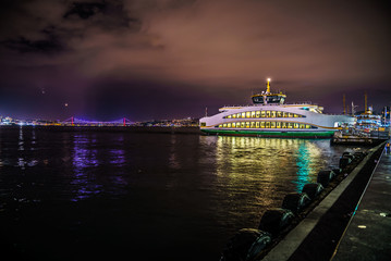 Fototapeta na wymiar Istanbul. The bay. Night. Water pier