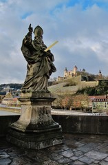Fototapeta na wymiar Würzburg, Sankt Kilian auf der Alten Mainbrücke