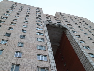 Fototapeta na wymiar view of buildings at an acute angle