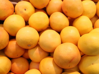 yellow oranges in the store