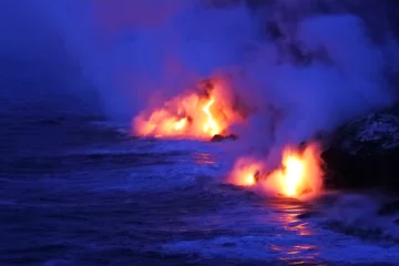 Crédence de cuisine en verre imprimé Volcan Lava flows from the Kilauea volcano