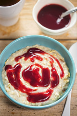 Porridge with blueberry sauce 