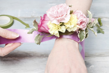 Florist at work: How to make a wrist corsage