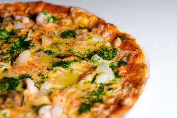 cheese pizza on a plate with strawberries