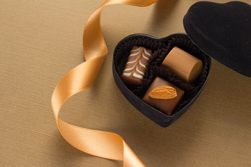ハート型の箱に入ったプレゼントのチョコレート