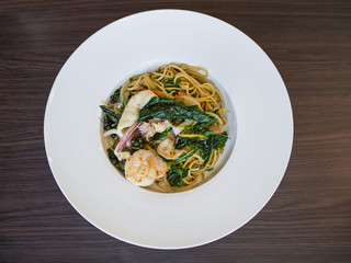 Spaghetti Kee Mao, basil and chill dried with spaghetti