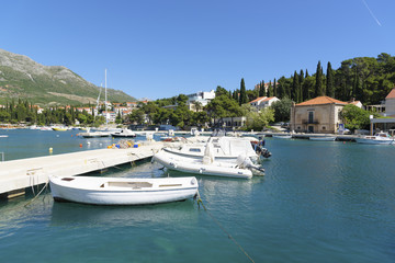 Fototapeta na wymiar small boats parking at the bay
