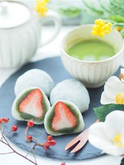 抹茶のイチゴ大福でティータイム