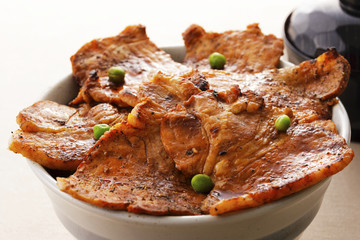 豚丼　Butadon. Baked pork covered rice