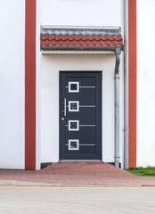 Moderne Haustür eines Hauses