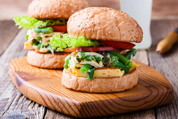 Egg omelet burgers with  green beans and peas