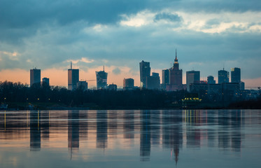 Fototapeta premium Panorama śródmieścia Warszawy i Wisły, Polska