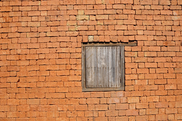 Madagascar 027 redstone wall with old window