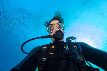 Fotobehang Young man scuba diver selfie © Jag_cz